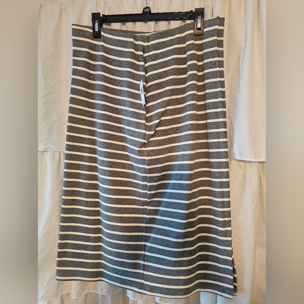 Old Navy midi Skirt, Grey & White stripes, size Large